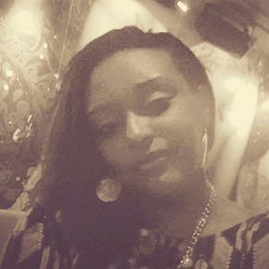 Meet your Posher, Dee dee